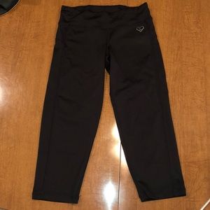 Black cropped leggings